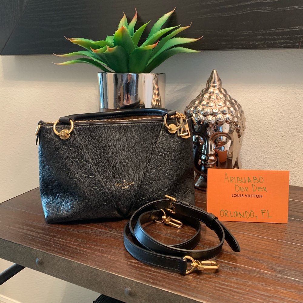 Louis Vuitton V tote BB